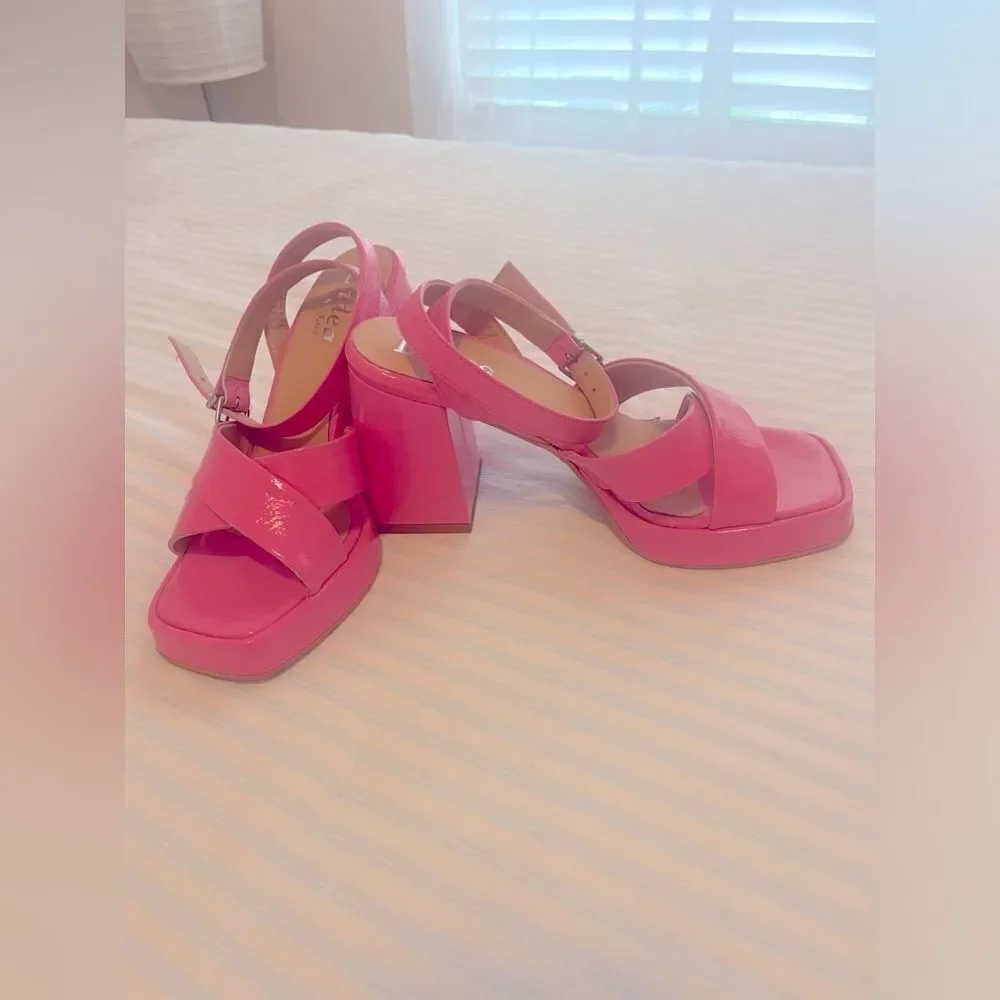 Women's Simple Platform Chunky Heel Sandal in Cosmic Pink! NWOT Size 36 (6)